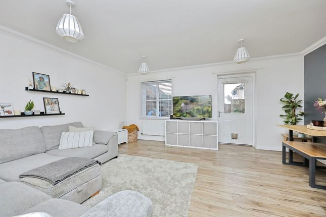 13, Heron Close, Norwich photo 4