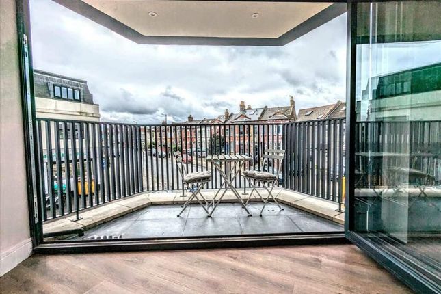 Flat 1, 1F Mount Road, London photo 4