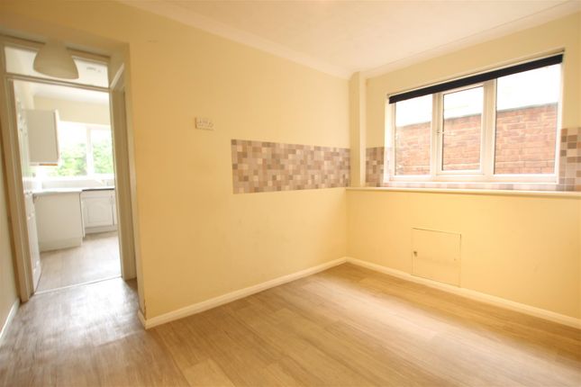 19, Kingsthorpe Grove, Northampton photo 4