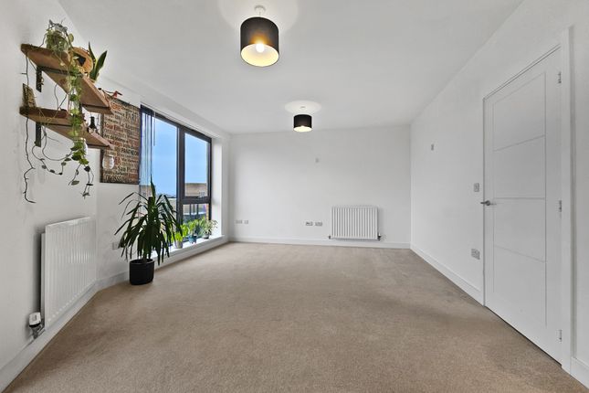 84, Hobson Avenue photo 2