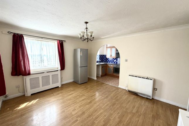 Flat 2, Bellingham Court, Wanderer Drive, Barking photo 2