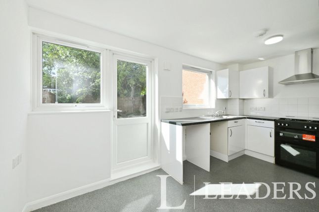 27, Broadoaks, Essex photo 2