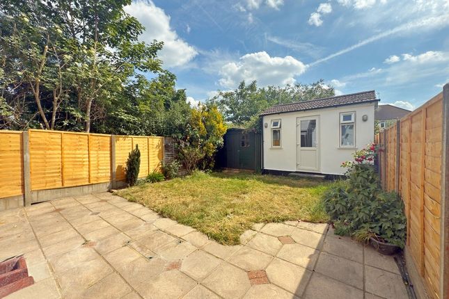 3 Bedroom End Terrace House In Hounslow