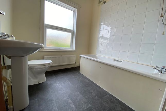 Flat 6B, Hall Croft, Shepshed photo 4
