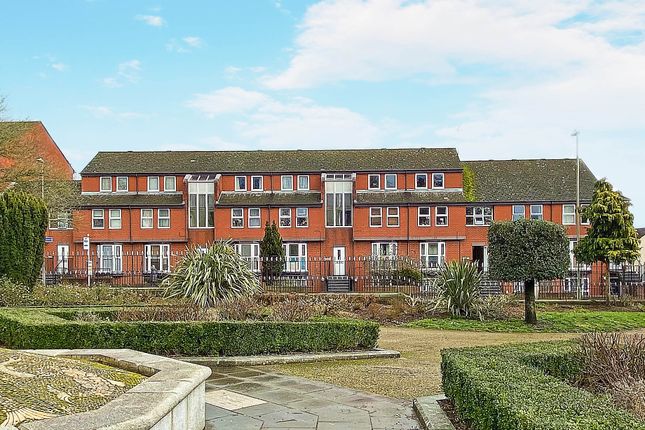 Thumbnail Flat to rent in Grosvenor Road, Aldershot