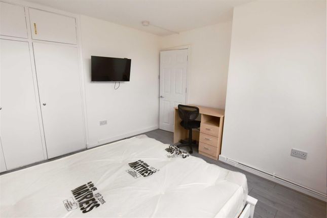 28, Evenwood Close, London photo 4