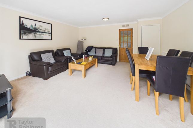 24, Moor Park Crescent, Crawley photo 4