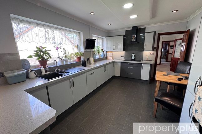 Highlands Bungalow,, The Avenue, Rhondda Cynon Taff photo 2
