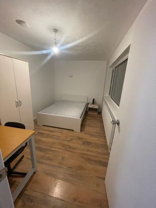 Room to rent in Grasscroft Drive, Coventry