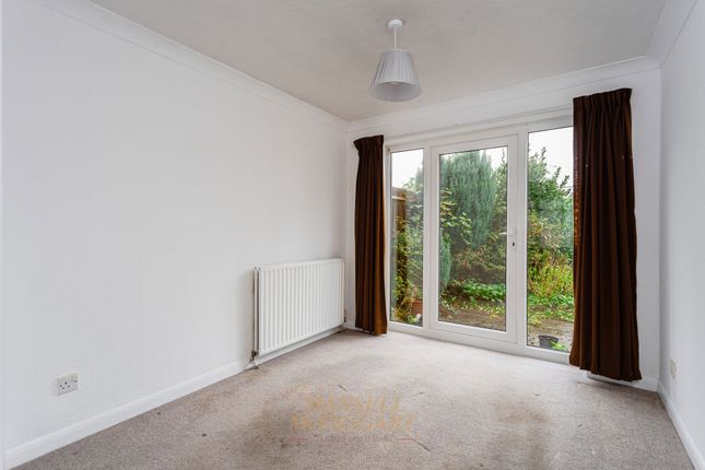 33 Garden House Lane, East Grinstead photo 4