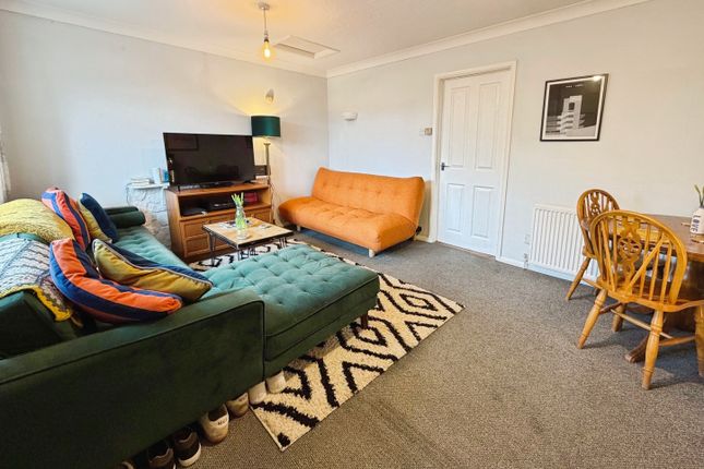22, Clay Close, Westbury photo 2