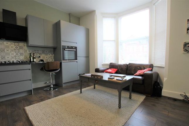 Flat 1, 51-53 Musters Road, Nottingham photo 4
