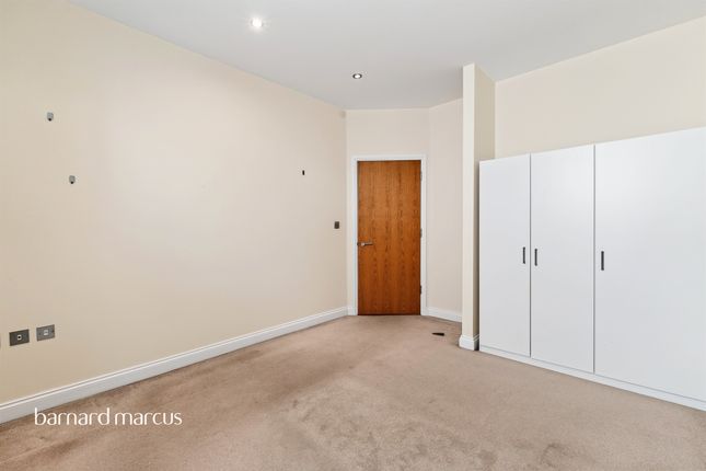 Flat 7, 28, Castlebar Park, London photo 4