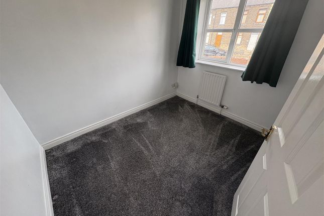 8, Longfield Court, Heckmondwike photo 4