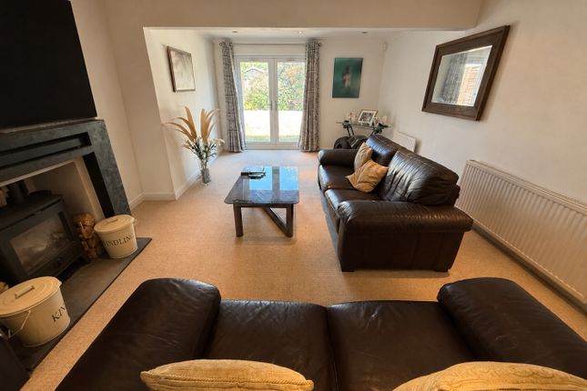 28, Holmwood Close, Dunstable photo 4