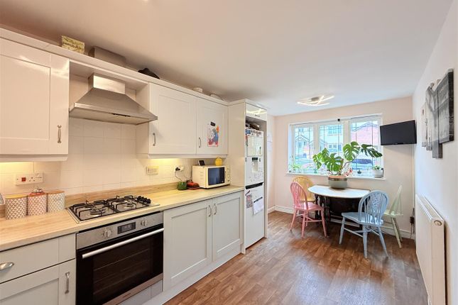 17, Copper Beech Drive, Stalybridge photo 4