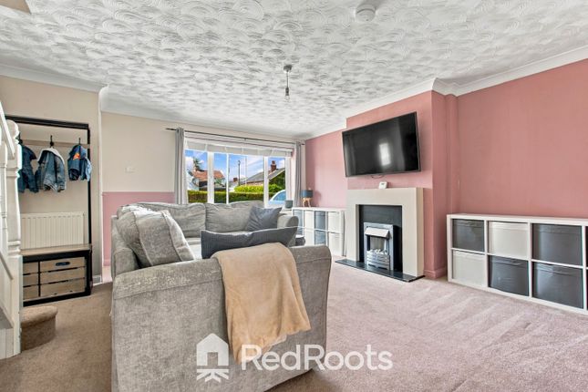 3 Purston Park Court, Featherstone, West Yorkshire photo 4