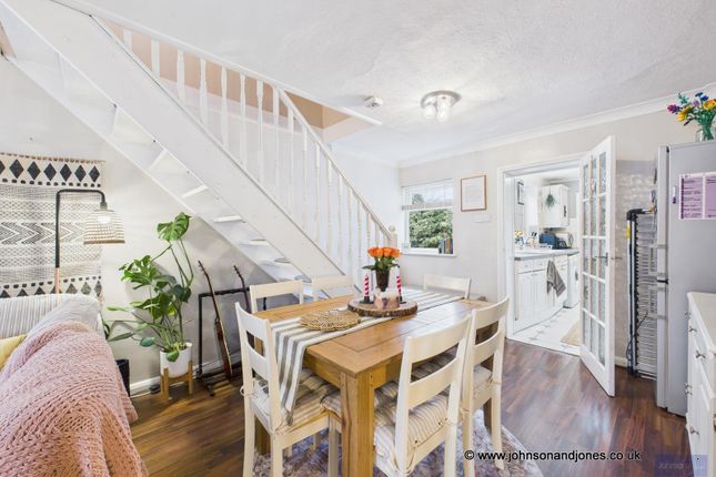 14, Victory Road, Chertsey photo 4