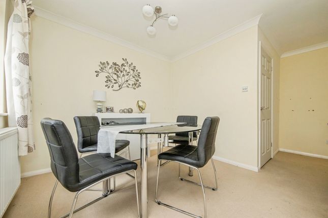 43, Grantham Crescent, Ipswich photo 4