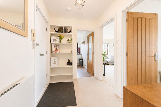 Flat 10, Arundel Court, West Street, Burgess Hill photo 4