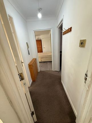 Flat 8 208-210 Old Christchurch Road, Dorset photo 4