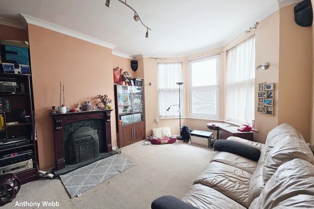 34, Melbourne Avenue, London photo 2