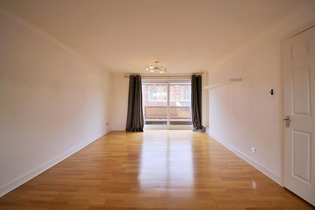 Thumbnail Flat to rent in Holden Road, London