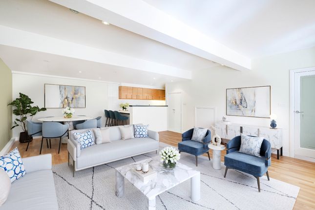 Town house for sale in Wyndham Mews, London, West London