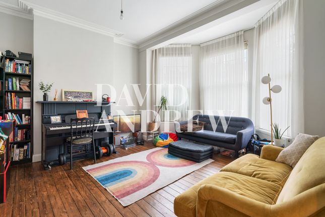 Flat to rent in Hillfield Park, London