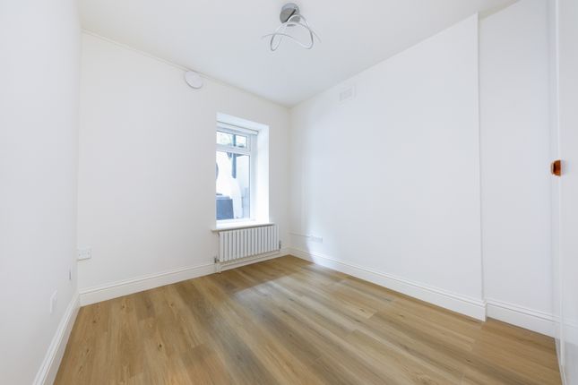 Flat to rent in Fitzjohns Avenue, London