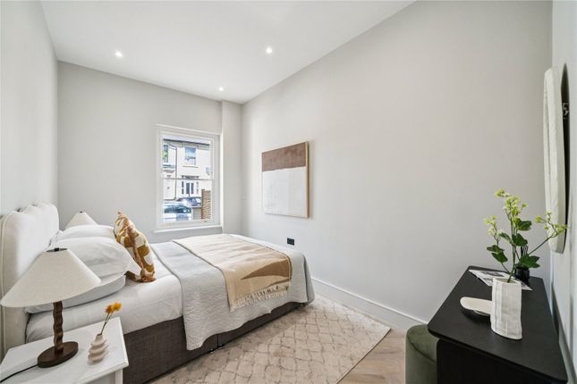 Flat 1, 89, Ramsden Road, London photo 4
