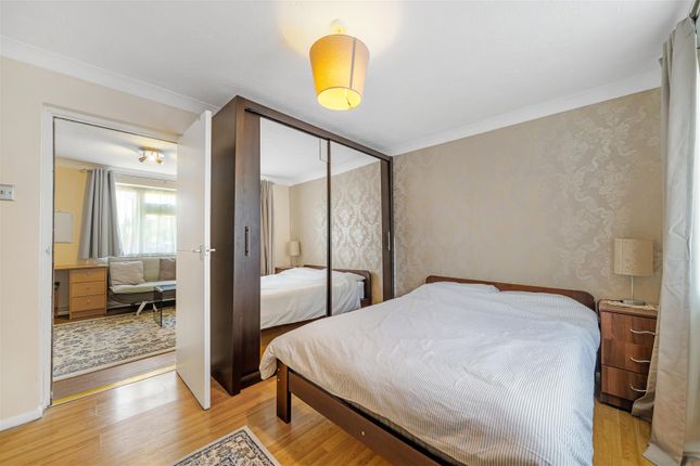 Flat for sale in Link Way, Bromley