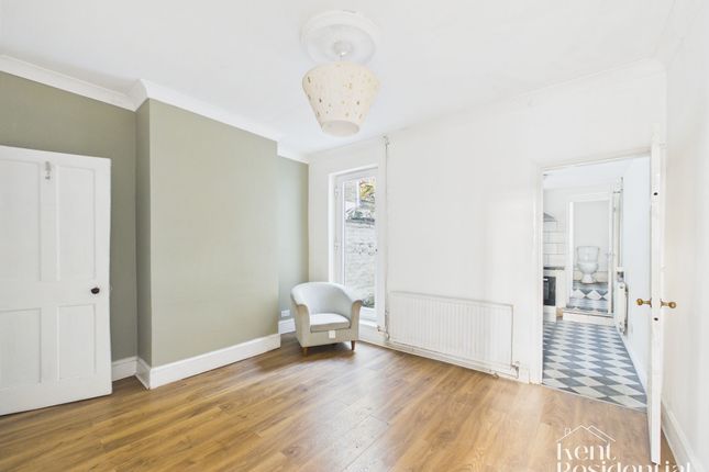 7 Upper Luton Road, Chatham photo 3