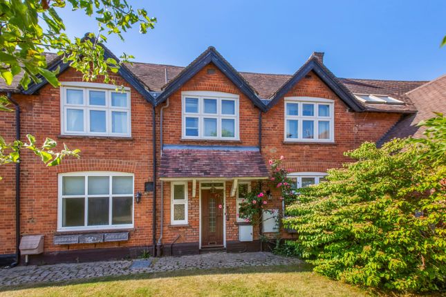 5 Bridle Manor, Aylesbury photo 2