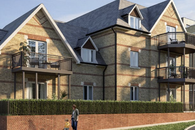 Flat for sale in Snakes Lane, Enfield, London