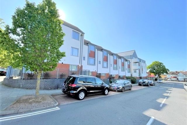 Thumbnail Flat for sale in Rayners Lane, Harrow