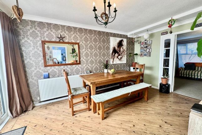 67, Highlands Way, Southampton photo 3