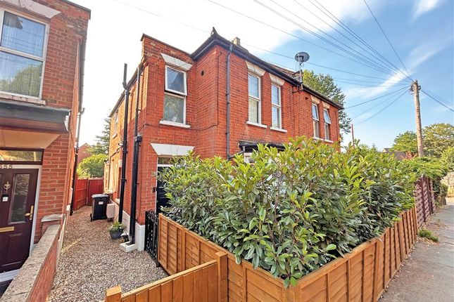 2-bed house on 557b, Stroude Road, VIRGINIA WATER, £225,000