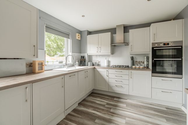 14, Craigroyston Grove, Edinburgh photo 3