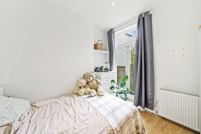 Flat for sale in Lechmere Road, Willesden Green