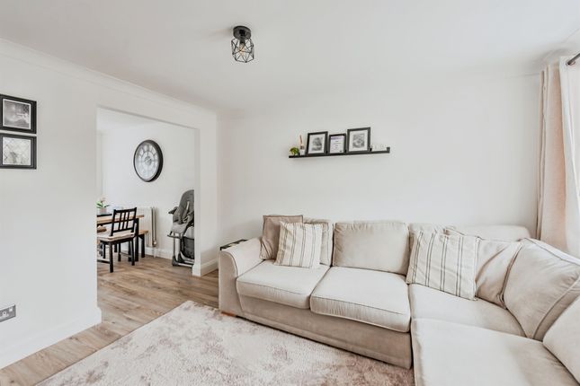 15, Brookview, Crawley photo 3