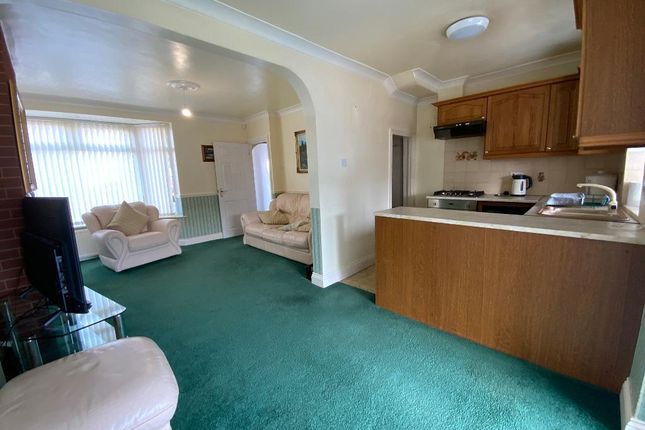 28 Manser Road, Rainham photo 2
