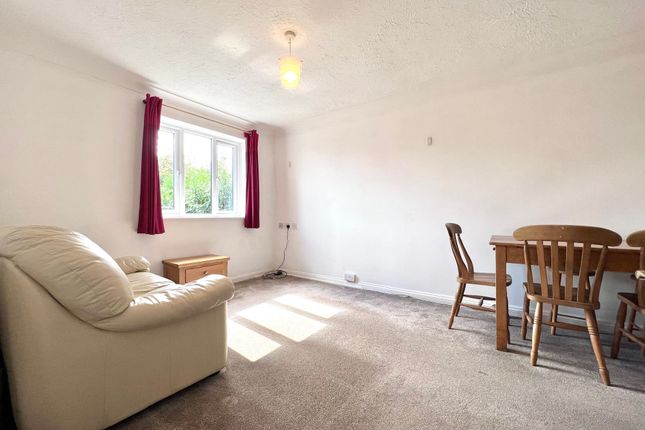 29 Coxwell Gardens, Faringdon photo 3
