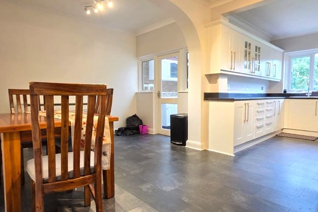 Sheldon Avenue, Clayhall photo 3