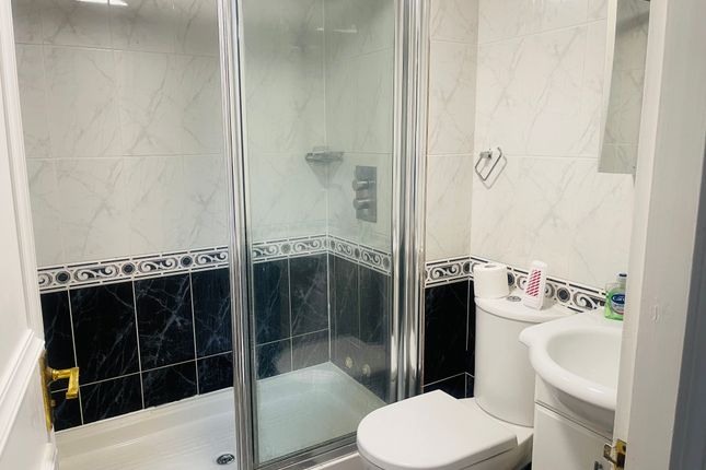 Flat for sale in Watermans Quay, London