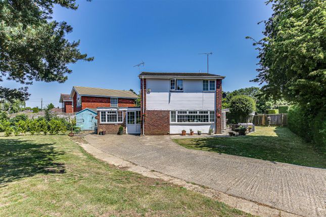 Thumbnail Detached house for sale in Shipfield Close, Tatsfield, Nr. Westerham