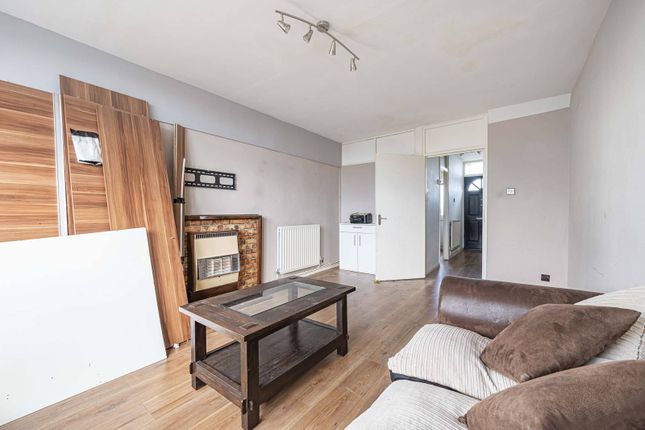 Thumbnail Flat for sale in Barringer Square, Tooting Bec, London