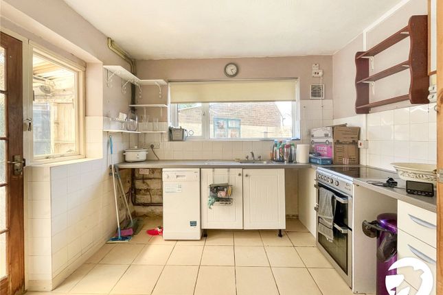 1, Leonard Close, Kent photo 4