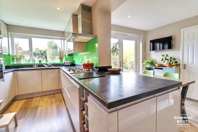 6, Thornes Croft, Stonnall photo 3