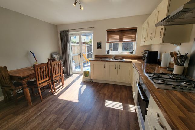 7, Valley View Drive, Great Blakenham, Ipswich, Suffolk, IP6 photo 4